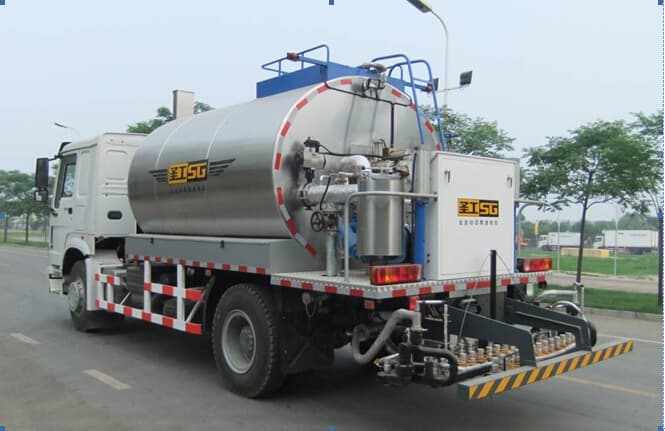 Large Capacity 13000L Bitumen Distributor
